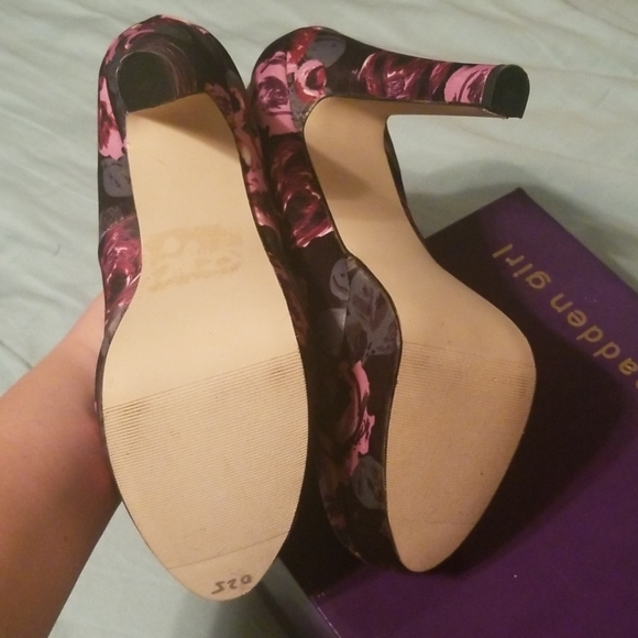 Heels - Picture 5 of 5
